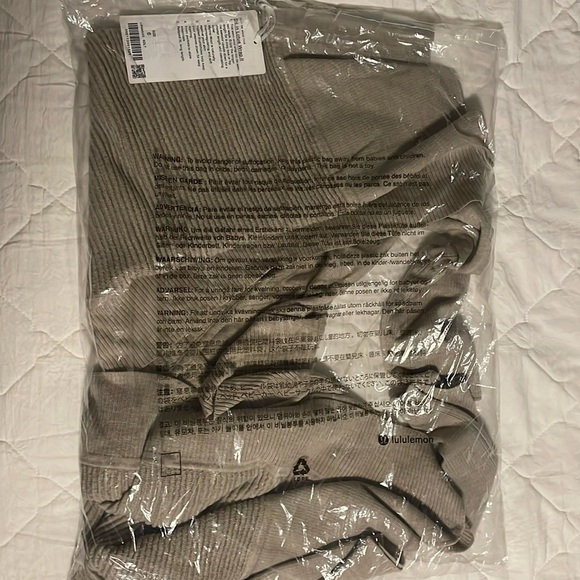 Lululemon sit in lotus wrap 2 - Picture 1 of 4